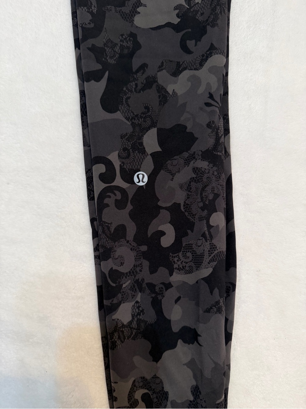 Lululemon Wunder Under High-Rise Tight 28" *Lace Camo - Size 6 - Picture 4 of 13